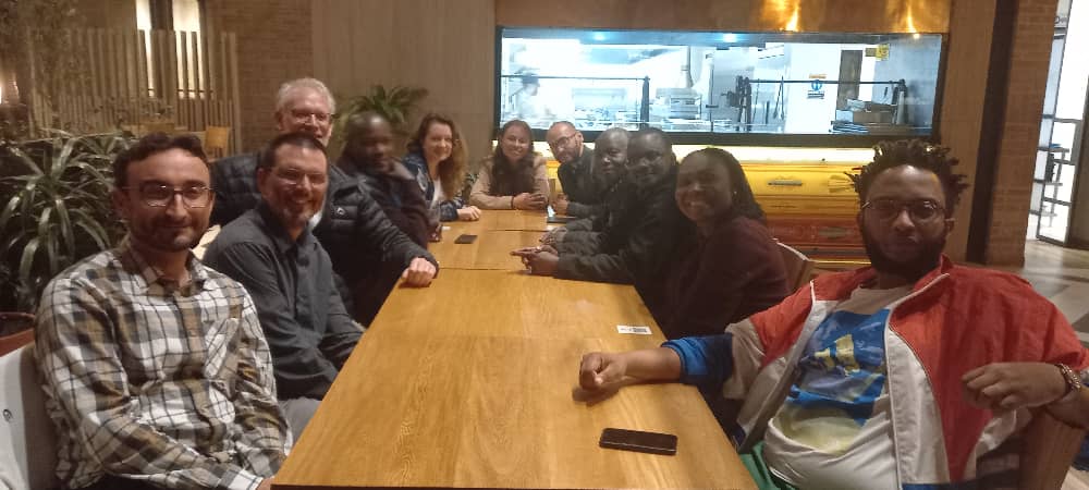 Image: ACEIRites and Saldrupians meet for some traditional Colombian food. Credit: Brigitte Castaneda.